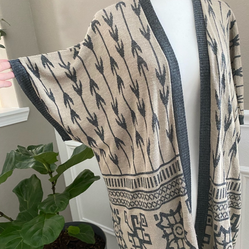 Cute fringed poncho - Picture 2 of 5